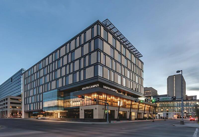 Sinh viên quốc tế tại Bow Valley College, một trong các trường cao đẳng Canada chi phí tốt ở Alberta