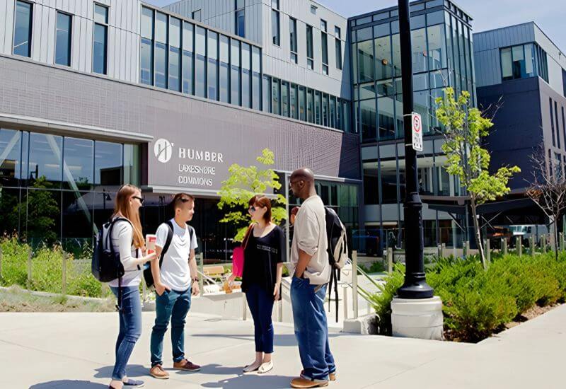 Khuôn viên hiện đại của Humber College, một lựa chọn đầu tư thông minh cho du học Canada chi phí tốt