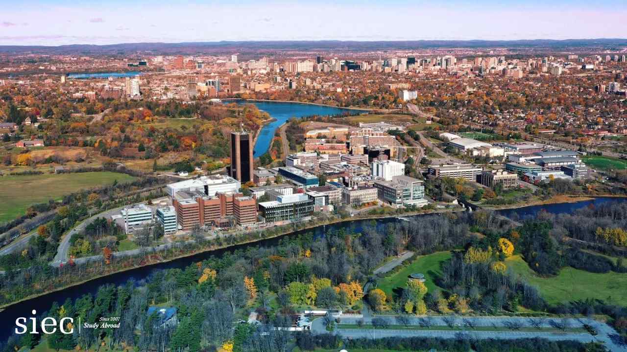 Toàn cảnh khuôn viên của Carleton University, điểm đến hàng đầu cho du học sinh tại thủ đô Ottawa.
