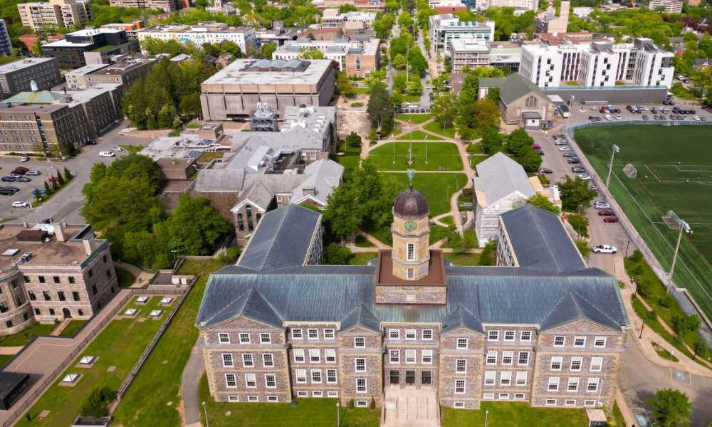 Toàn cảnh khuôn viên cho hành trình du học Dalhousie University, một trường thuộc nhóm U15 Canada tại Halifax.