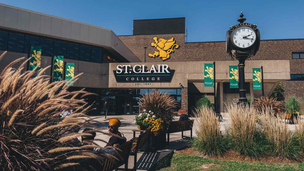 Du học St. Clair College tại Windsor, Ontario, thủ phủ ô tô Canada, với cơ sở vật chất hiện đại.