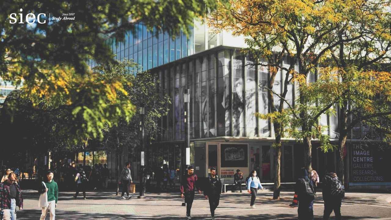 Tòa nhà Student Learning Centre, biểu tượng kiến trúc và tinh thần đổi mới khi du học Toronto Metropolitan University