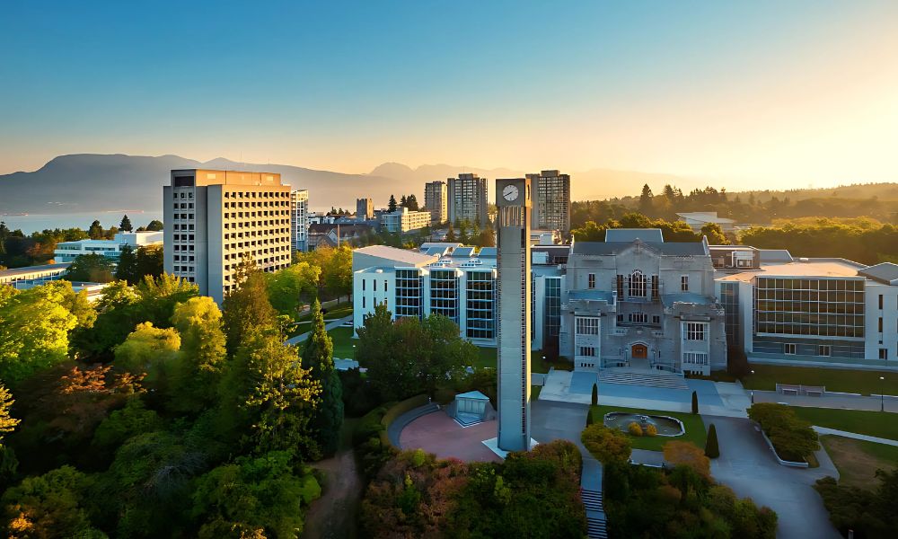 Toàn cảnh MacEwan University tọa lạc tại vị trí đắc địa ở trung tâm thành phố Edmonton, tỉnh Alberta