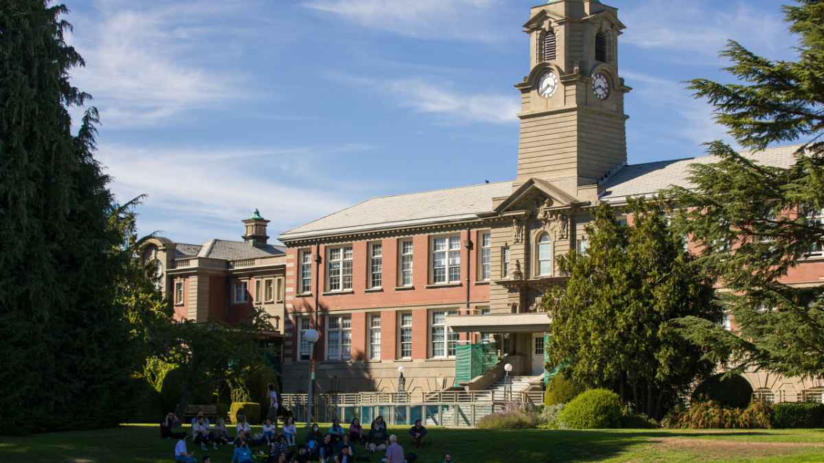 Du học Camosun College tại Victoria, British Columbia, với khuôn viên Lansdowne cổ kính.