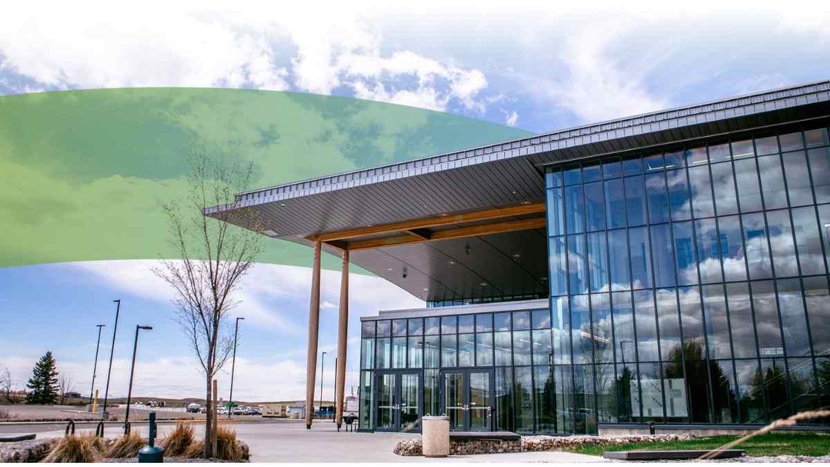 Du học Lethbridge College tại Alberta, với kiến trúc hiện đại hòa mình vào thiên nhiên.