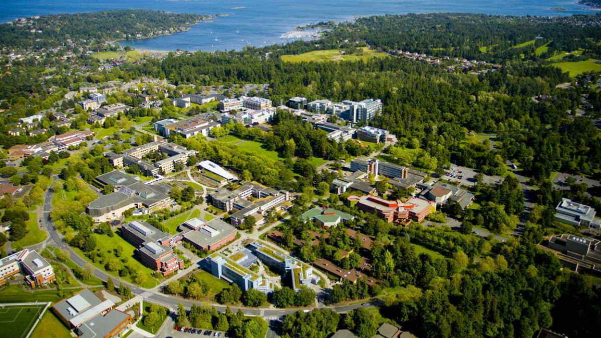 Du học University of Victoria tại British Columbia, đại học #1 Canada về Co-op.