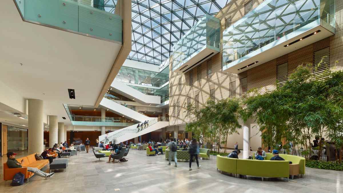 Du học Wilfrid Laurier University tại Waterloo, #1 về Co-op Kinh doanh.