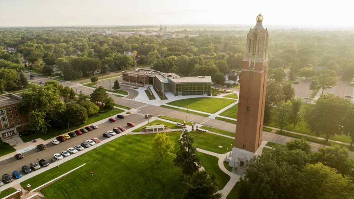 South Dakota State University 1 Du học South Dakota State University, lựa chọn du học Mỹ chi phí thấp #1 với các ngành Dược, Nông nghiệp hàng đầu.