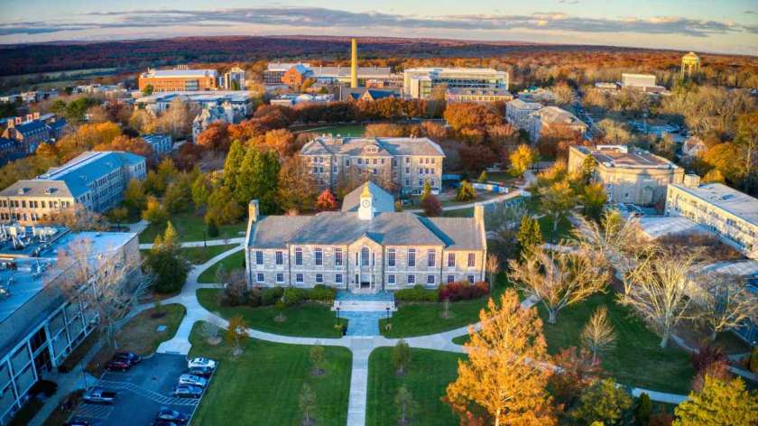Du học University of Rhode Island, đại học R1 hàng đầu với ngành Hải dương học và Dược.