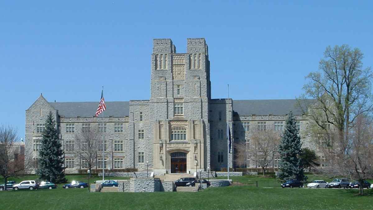 Du học Virginia Tech tại Blacksburg, đại học kỹ thuật top 15 nước Mỹ.