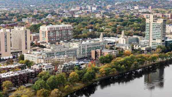 Du học Boston University, đại học top 50 Mỹ tại trung tâm thành phố Boston.